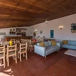 Surf By Laneez Hostel