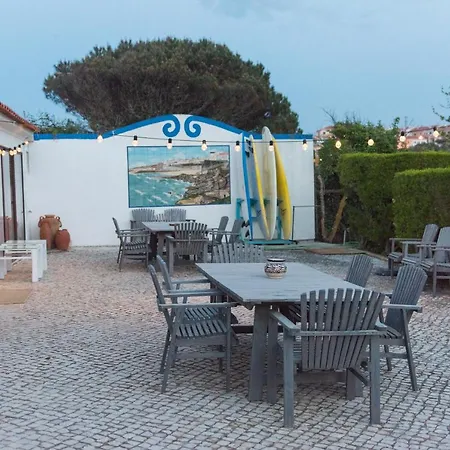 Surf By Laneez Hostel *