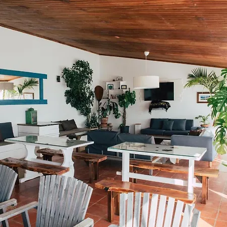 Surf By Laneez Hostel *