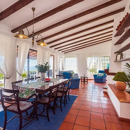 Surf By Laneez Hostel *